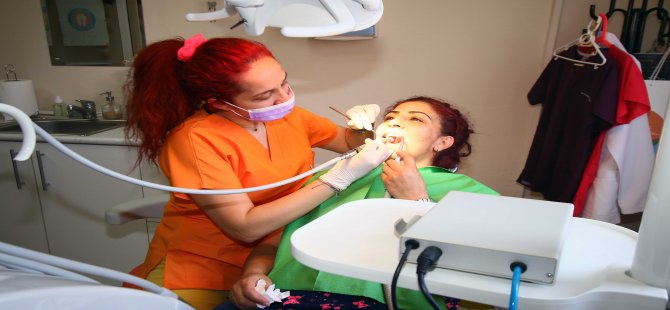 Her Yıl Binlerce Kişinin Dişine Ücretsiz Tedavi
