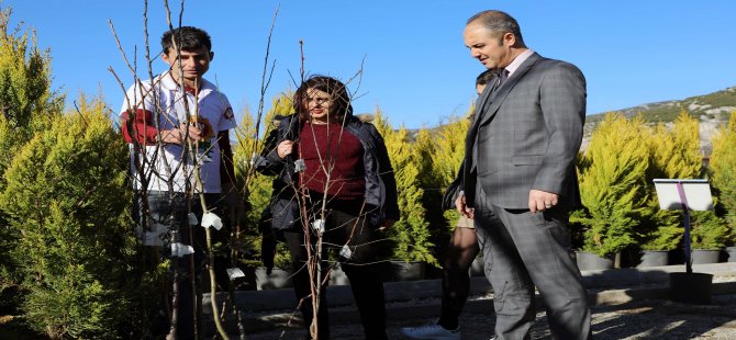 Menteşe Çiçek Bahçesinde, Satışlar Devam Ediyor