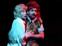Shakespeare öyle oynanmaz böyle oynanır