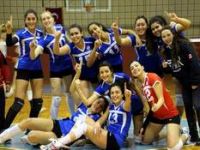 İzmir Üniversitesi Voleybolda Çifte Başarı Yakaladı