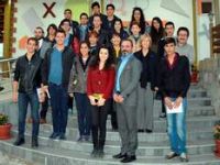 Dikili'de Gençlere Destek Devam Ediyor