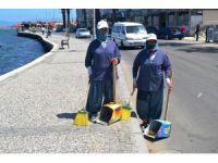 Cadde Ve Sokakları Kadın İşçiler  Temizliyor