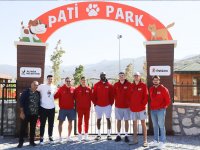 Aliağa Petkimsporlu Oyunculardan Pati Park’a Ziyaret