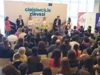 İzmir’de Türkiye'nin İlk “Lise Girişimcilik Zirvesi” Gerçekleştirildi