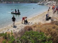 Avrupalı Gençler Foçada Gönüllülerle Çevre Temizliği Yaptı