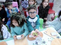 Minik Eller Zeytinle Buluştu