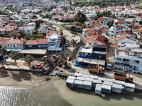 Foça'da dere yatağına yapılan kanal taşkını önledi