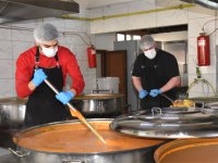 Menemen Belediyesi Aşevi’nden her gün 10 bin kişiye yemek