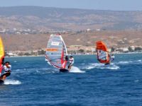 Dikili’de Kıran Kırana Windsurf Yarışları