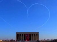 Türk Yıldızları Anıtkabir Saygı Uçuşu
