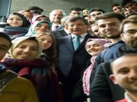 Ahmet Davutoğlu Üniversite  öğrencileri ile biraraya geldi.