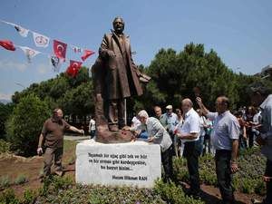 Karşıyaka Nazım Hikmet'i Andı