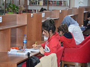 Aliağa Belediyesi Nadir Nadi Kütüphanesi Artık Akşamları Da Hizmet Veriyor