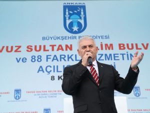 Başbakan Yıldırım: Keçiören metrosu bitiyor ama sizin aşkınız bitmesin gençler.