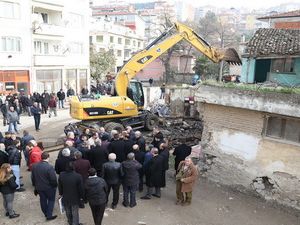 Büyükşehir Güzelyalı’ya Değer Katıyor